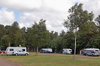 Vorschaubild: Råbocka Familjecamping in Ängelholm Baumarme Flächen im hinteren Bereich des Platzes