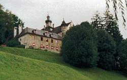 Vorschaubild: Schloßcamping in Volders in Tirol Der Campingplatz liegt unterhalb eines Schlosses