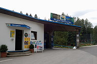 Vorschaubild: Ferienparadies Natterer See in Natters / Natterer See bei Innsbruck Rezeption, öffentlicher Badzugang, neue Zufahrtstraße zum Camping (rechts)