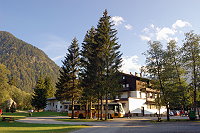 Vorschaubild: Heiterwanger See in Heiterwang / Heiterwanger See Buswendeschleife zwischen Platz und Hotel