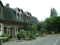Vorschaubild: Camping Eisenbachtal in Girod bei Montabaur Platzseite des Empfangsgebäudes