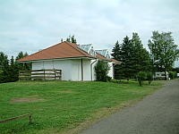Vorschaubild: Camping Drosselhof in Hagen-Grinden/Weser bei Langwedel Das neue Sanitärgebäude neben der Touristenwiese