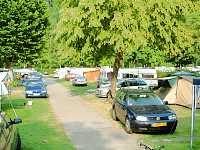 Vorschaubild: Campingpark Bad Liebenzell in Bad Liebenzell An den Seitenwegen liegen sich die Stellplätze gegenüber.