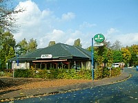 Vorschaubild: Alfsee - Campingpark in Rieste Der Pub befindet sich am Eingang zum Standardplatz.