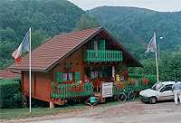 Vorschaubild: Camping Municipal in St. Hippolyte In dieser hübschen Hütte befindet sich die Rezeption des Platzes