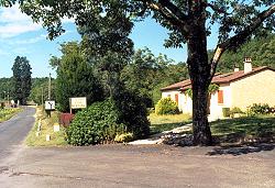 Vorschaubild: Camping - Clos Bernard in Vitrac Der Campingplatz liegt an einer engen Straße im Tal der Dordogne