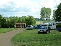 Vorschaubild: Castel Camping Caravaning Le Petit Trianon de Saint Ustre in Ingrandes Eines der sehr sauberen kleinen Sanitärgebäude