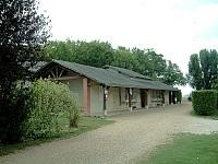 Vorschaubild: Castel Camping Caravaning Château de la Grenouillère in Suèvres Sanitärgebäude