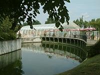 Vorschaubild: Castel Camping Caravaning Château de la Grenouillère in Suèvres Schlossgraben und Hallenbad