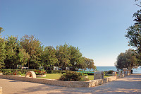 Vorschaubild: Camping Ionion Beach in Glifa bei Lygia Fläche vor der Gaststätte