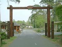 Vorschaubild: Safari Camping in Hilvarenbeek Einfahrt: Vor des Anmeldung Gespann unbedingt äußerst rechts parken,sonst wird man zum Blockierer.