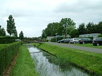 Vorschaubild: Camping Veerse Meer in Wolphaartsdijk Eine Gracht durchzieht den Platz