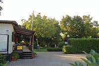 Vorschaubild: Camping Vicenza in Vicenza versteckte Einfahrt mit Rezeption