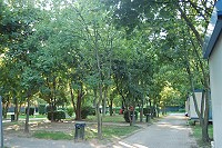 Vorschaubild: Camping Vicenza in Vicenza Stellplätze, rechts Miethütten