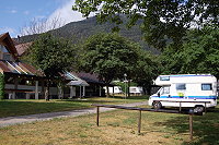 Vorschaubild: Löwenhof in Vahrn bei Brixen Die Stellplätze hinter dem Hotelkomplex