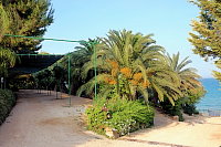 Vorschaubild: Sabbiadoro in Avola Noch eine Terrasse tiefer: Plätze mit Mattendächern. Rechts: Weg hinab zum Strand