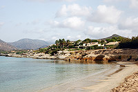 Vorschaubild: Spiaggia del Riso in Villasimíus Strandbucht hinter dem linken Platzteil