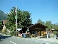 Vorschaubild: Camping Gemmi in Agarn bei Susten Einfahrt mit sehr knapper Aufstellfläche vor der Schranke