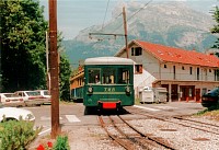 Vorschaubild: St. Gervais - Tramway du Montblanc Heute befördern die Züge Touristen auf das Hochplateau. Von dort können umfangreiche Wanderungen unternommen werden.