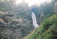 Vorschaubild: Reichenbachfall An der Bergstation angekommen, laden die Wege zum Wandern ein. Bis zu den Wasserfällen muss man noch ein ganzes Stück zurücklegen.