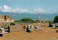 Vorschaubild: Pompeji Oberhalb der neuen Stadt liegen die historischen Ausgrabungen des alten Pompeji.