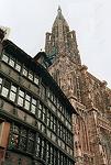 Vorschaubild: Frankreich Gewaltig streckt sich der Dom in den Himmel.