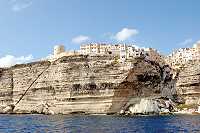 Vorschaubild: Bonifacio über dem Meer die Altstadt auf der Klippe (links: die Königstreppe)