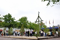 Vorschaubild: auf der Suche nach Midsommer auf dem Marktplatz von Torsby