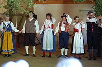 Vorschaubild: Mittsommer Volkstänzer auf der Tenne